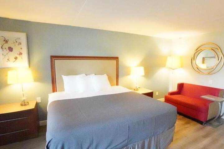 Premium King Bed (7 of 17)