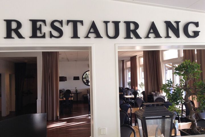 Dining 21 of 49