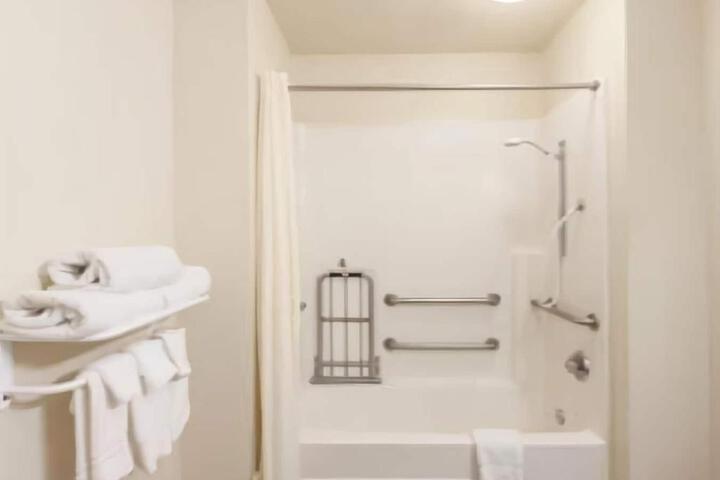 1 King Bed (3 of 13)
