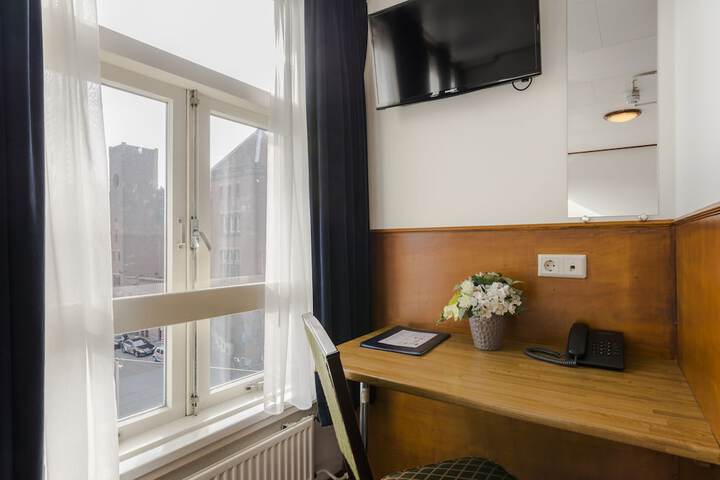 Room 10 of 94