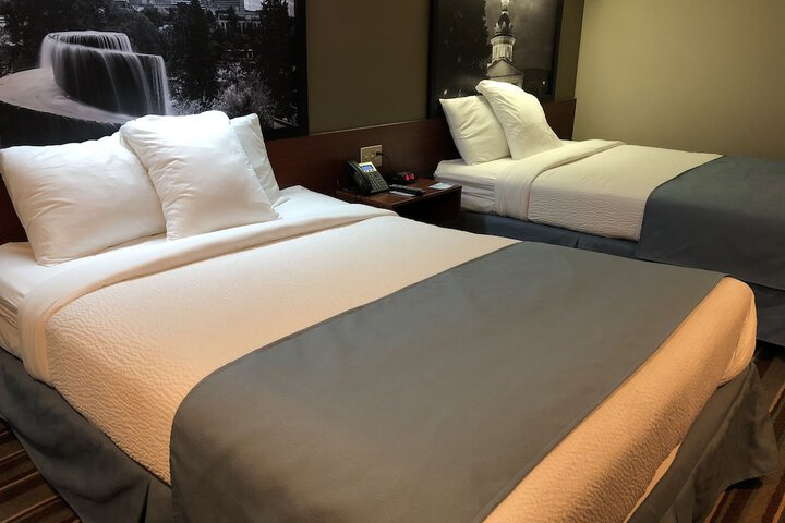 1 Queen Bed (16 of 16)