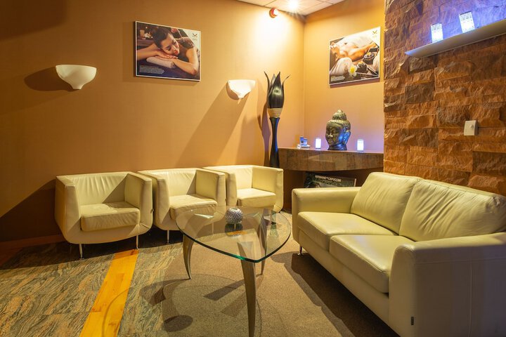 Lounge 48 of 93