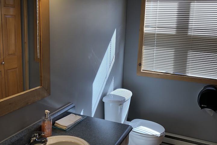 Room 6 of 16