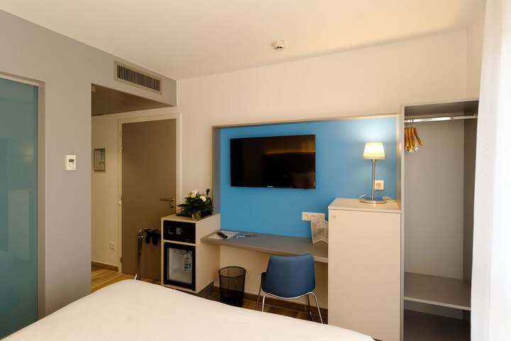 Room 15 of 37