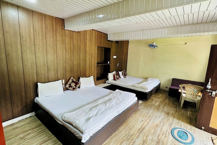 Room 6 of 28