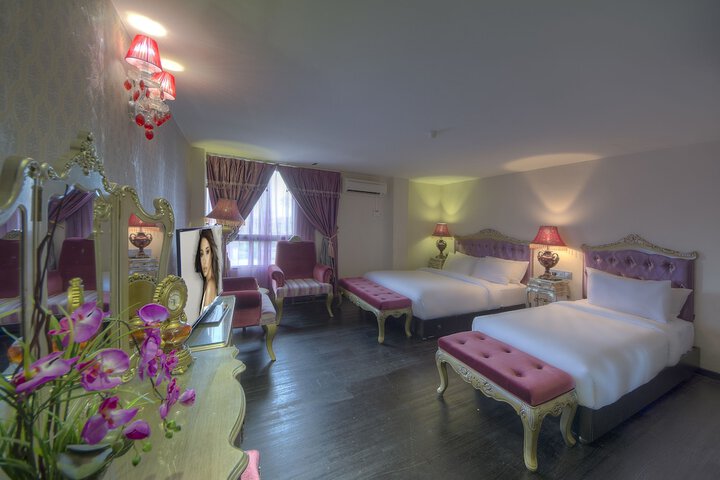 Room 6 of 33