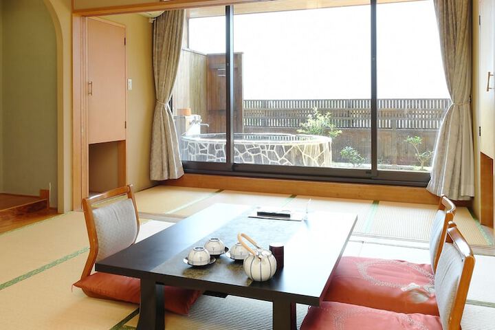 Room 21 of 83