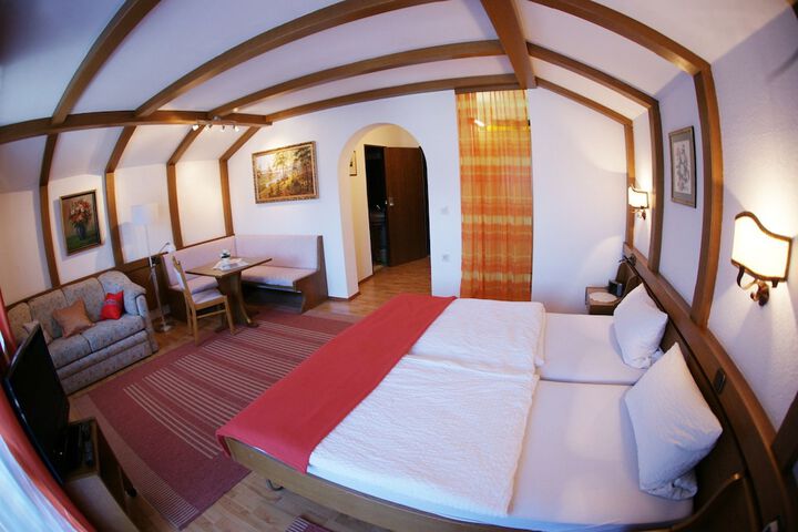 Room 6 of 65