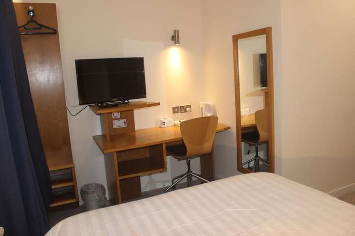 Room 13 of 30