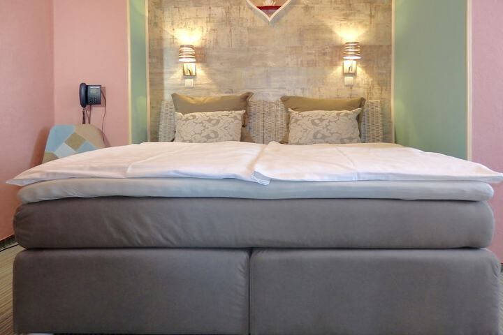 Room 16 of 77