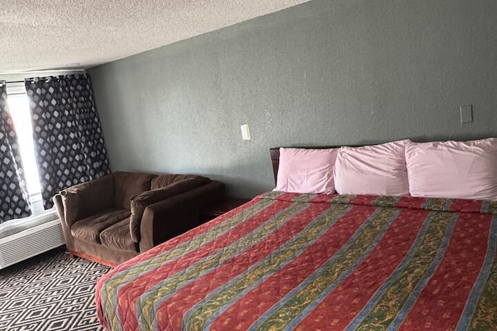 Room 10 of 21