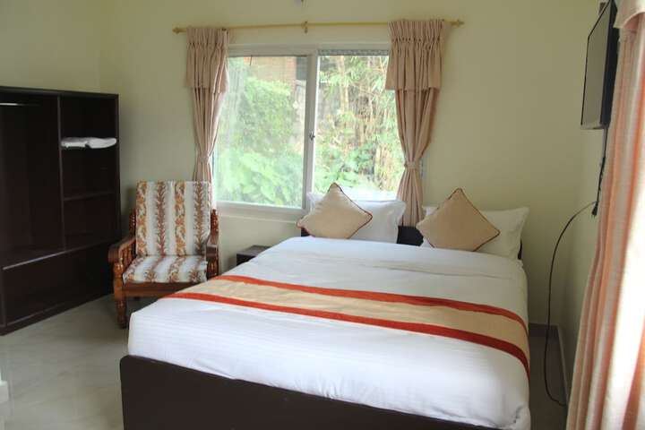 Room 9 of 15