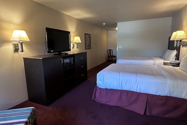 2 Double Beds (3 of 21)