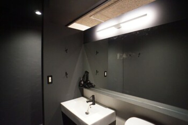 Room 102 of 214