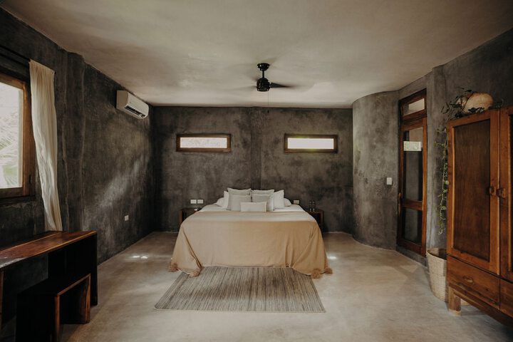 Room 27 of 78