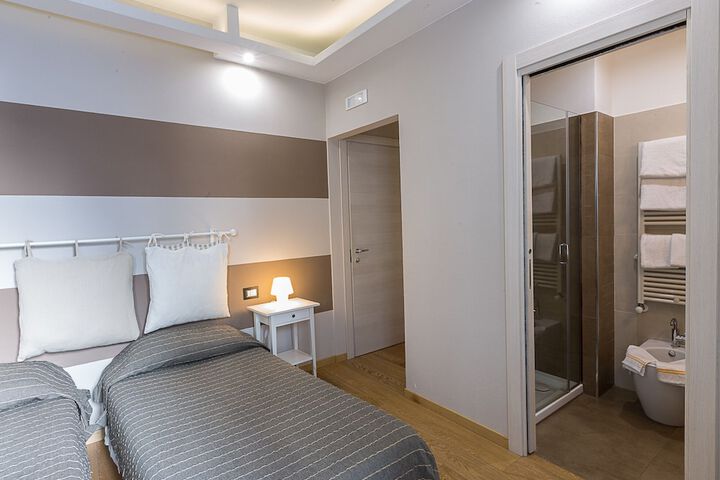 Room 14 of 38