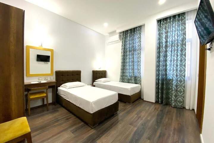 Room 80 of 114