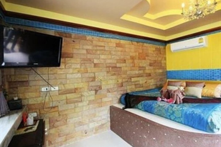 Room 4 of 29