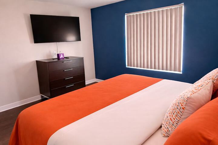 Room 6 of 65