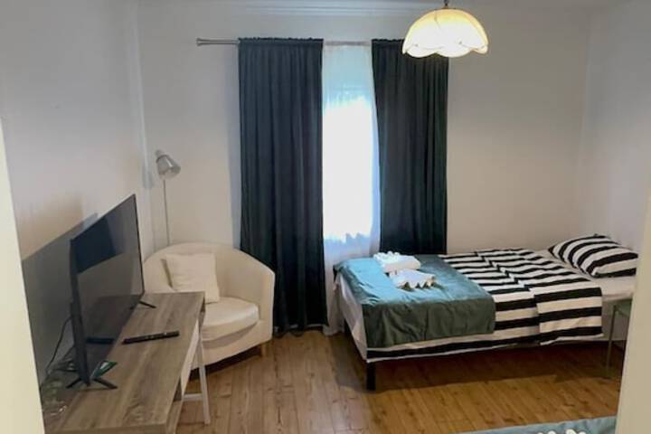 Room 7 of 18