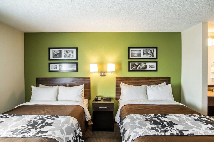 Room 6 of 33