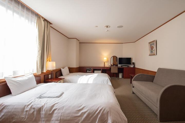 Room 16 of 37