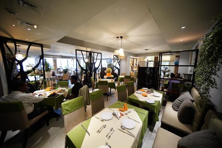 Dining 124 of 163