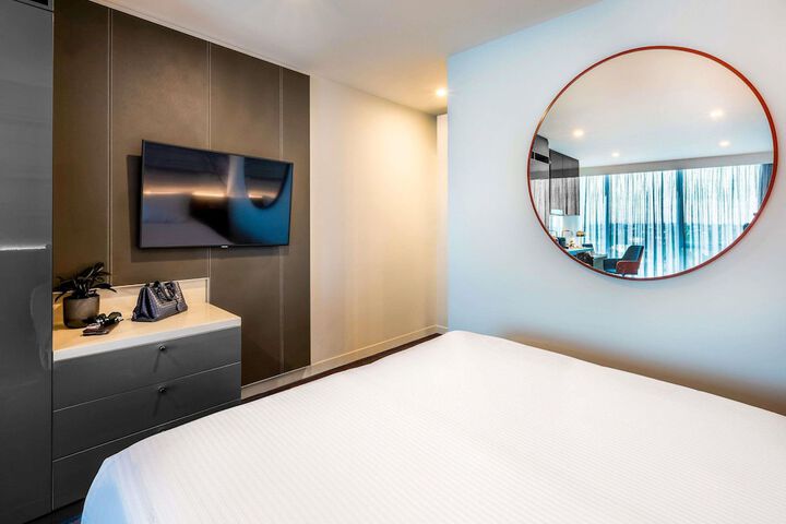 Room 33 of 158