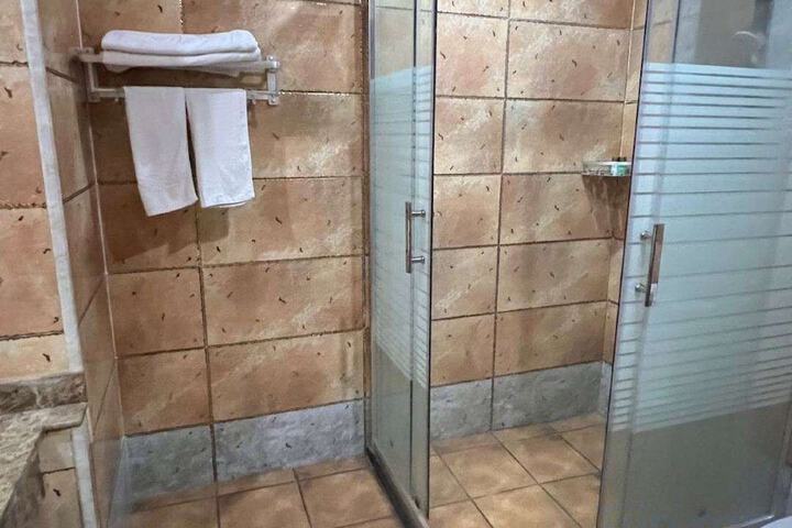 Room 11 of 20