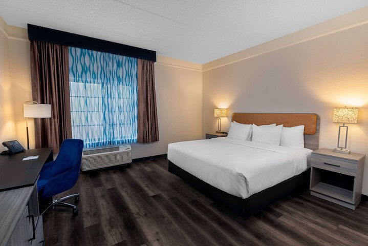 1 King Bed (11 of 15)
