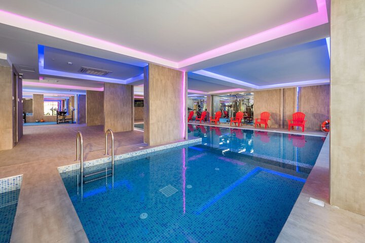 Pool 20 of 37