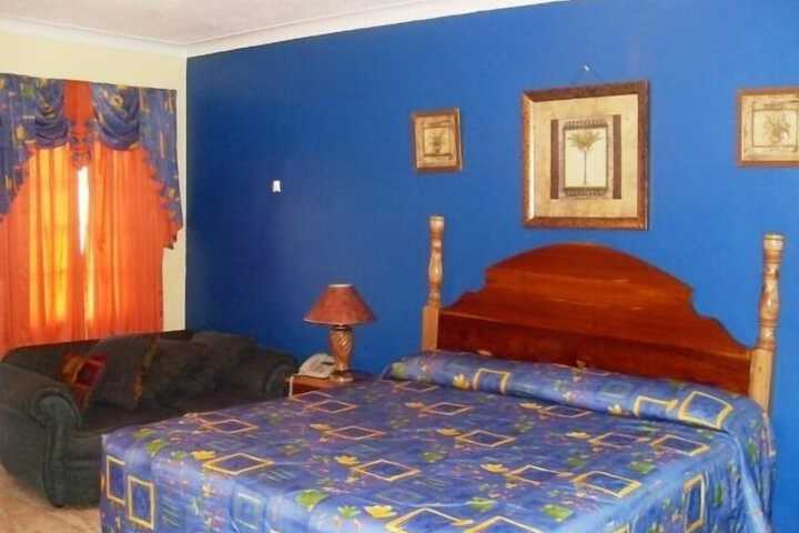Room 2 of 33