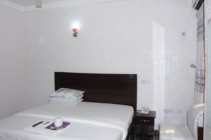 Room 7 of 19