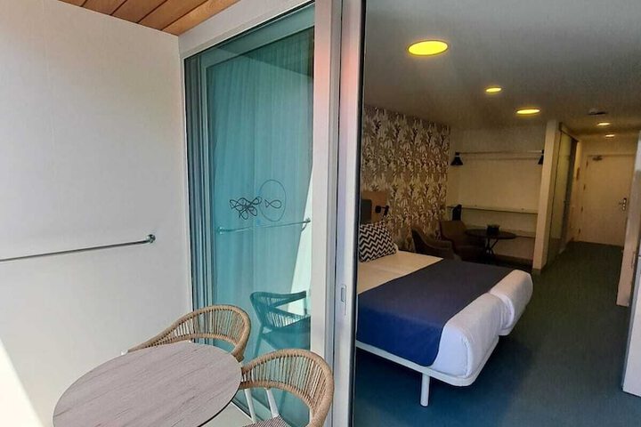 Room 6 of 18