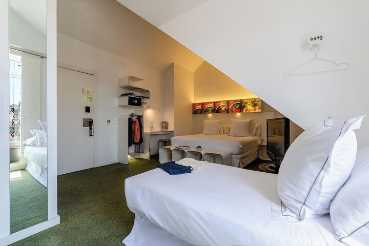 Room 32 of 59