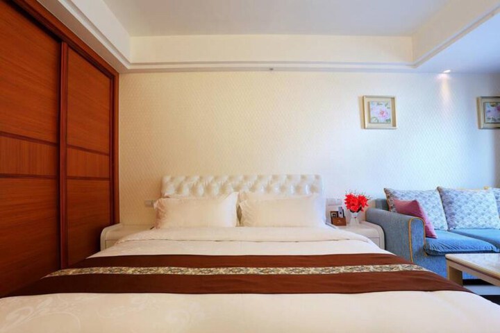 Room 16 of 70
