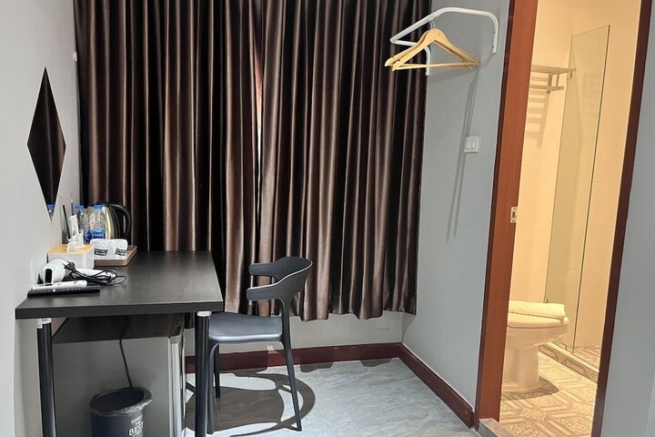 Room 5 of 17