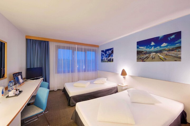 Room 30 of 140