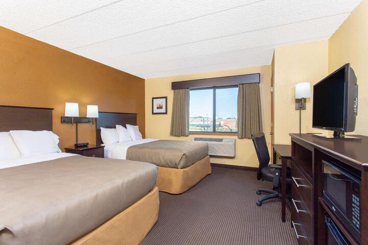 2 Double Beds (12 of 12)