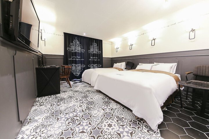Room 20 of 48