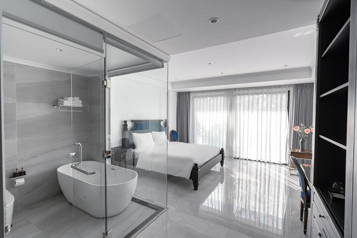 Room 14 of 33