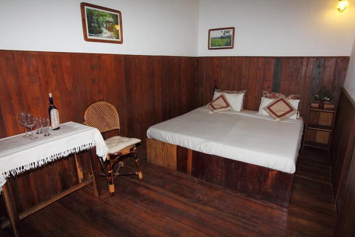 Room 7 of 28
