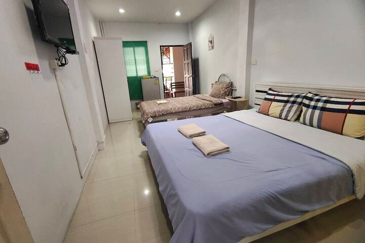 Room 45 of 195