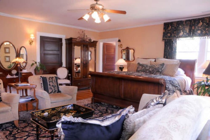 Room 3 of 61