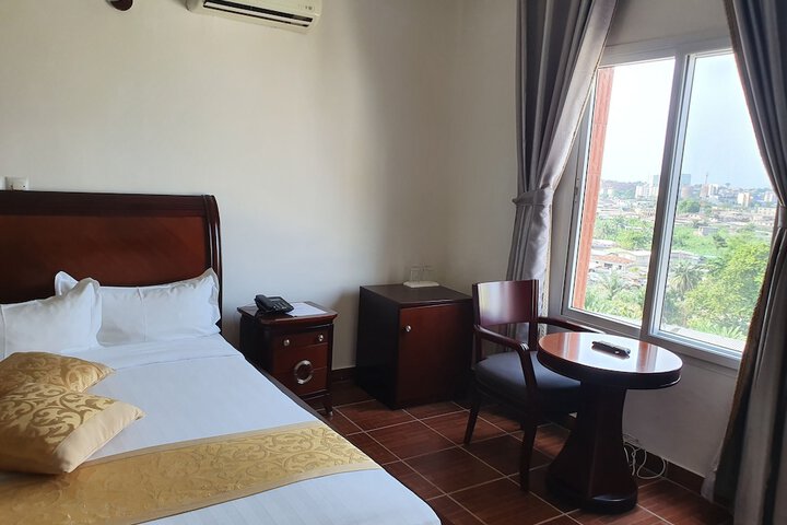 Room 6 of 13