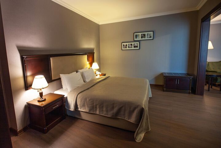 Room 27 of 132