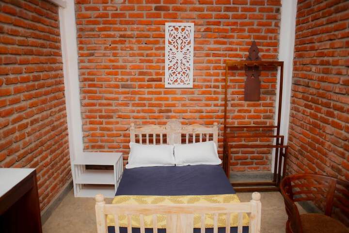 Room 2 of 7