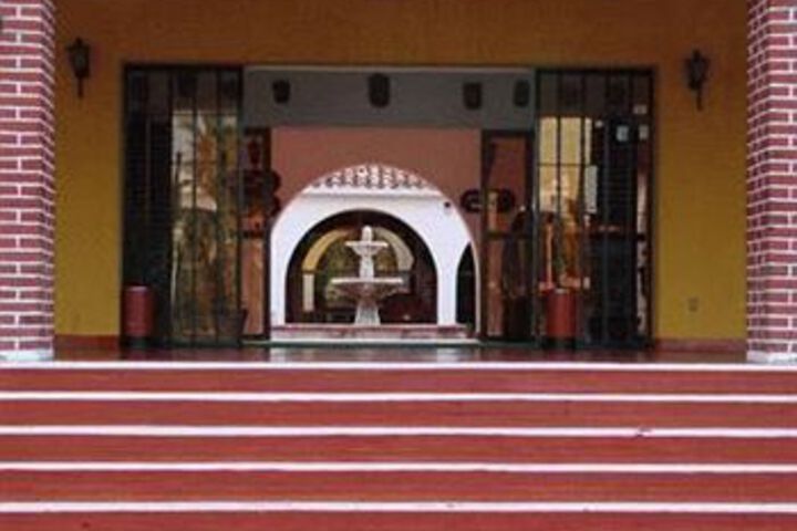 Hotel Exterior 4 of 23