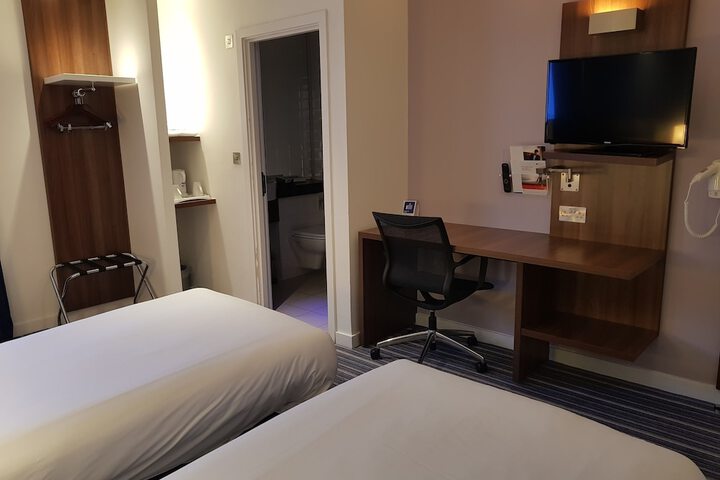 Room 9 of 65