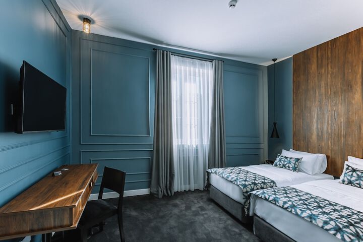 Room 22 of 98